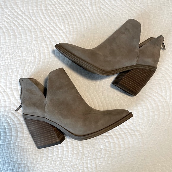 Vince Camino Booties Tan Suede Size 6.5 - Picture 1 of 4